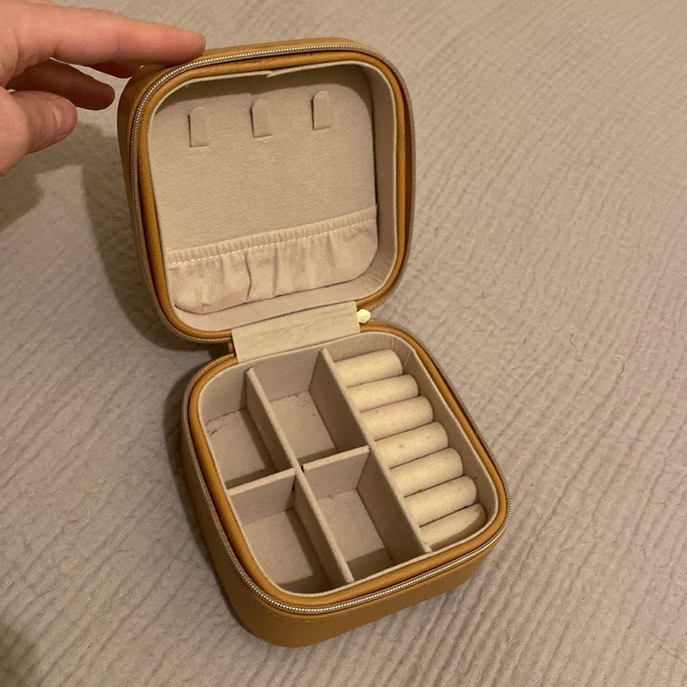 Samara Jewelry Box - Picture 2 of 6